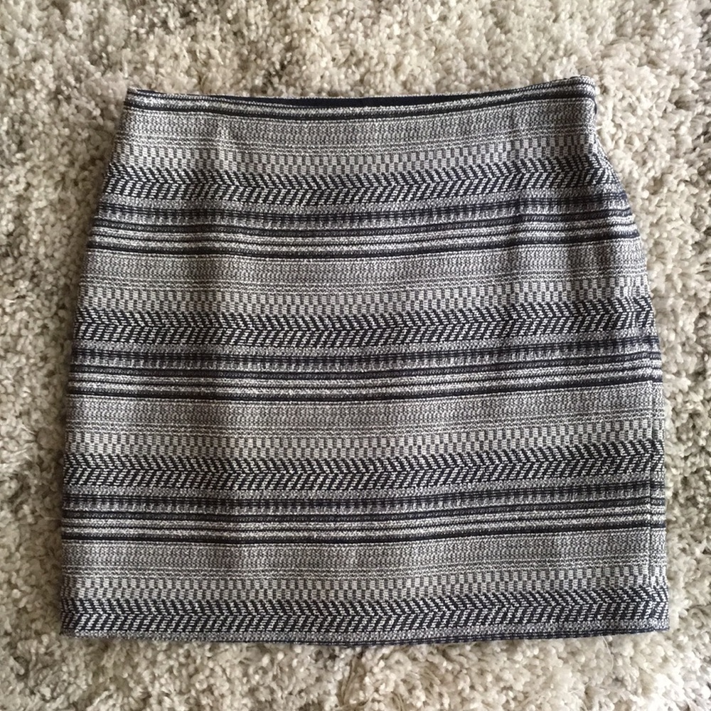 Banana Republic Woven Blue & White Skirt